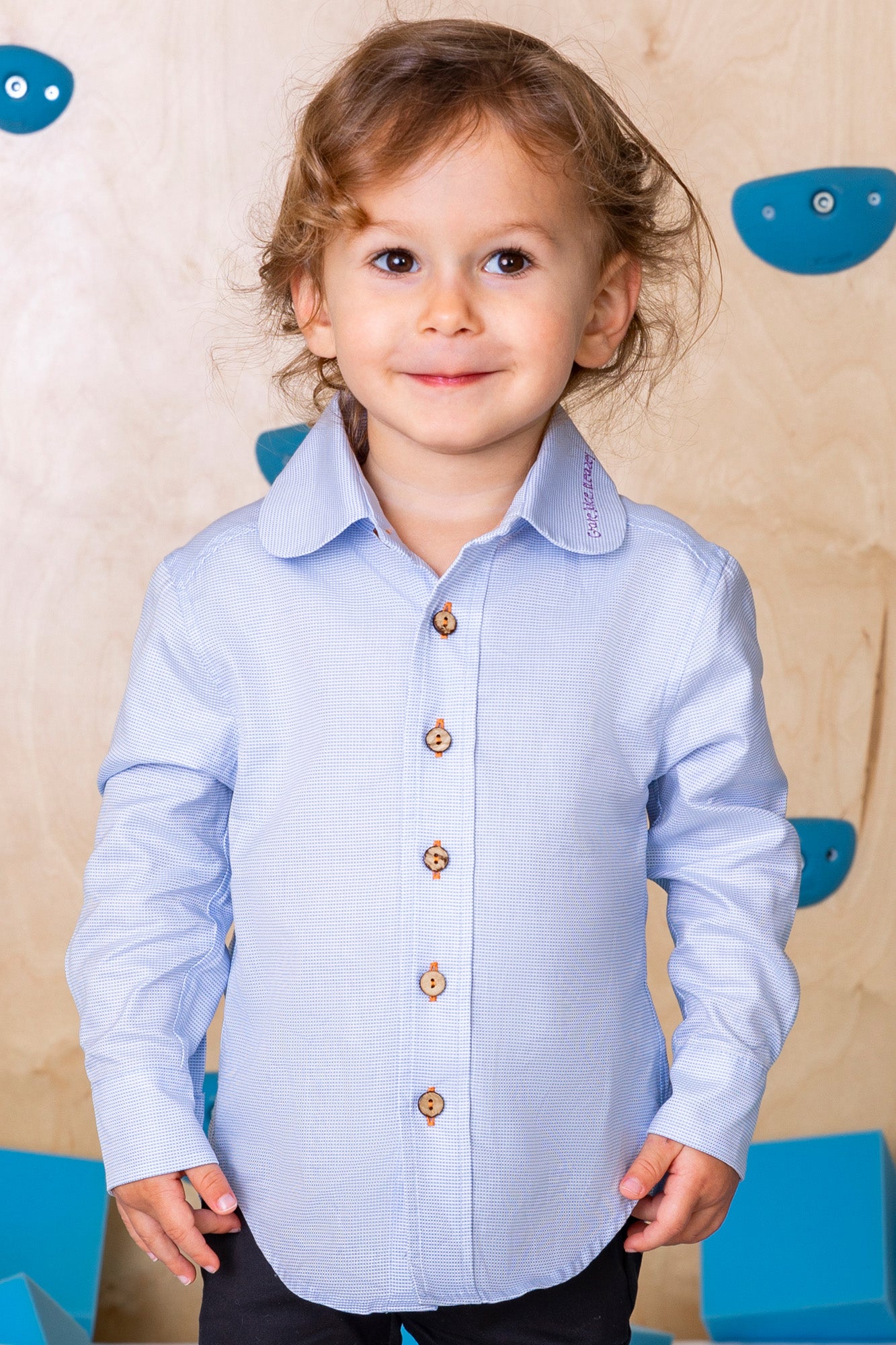 boy.ish anti-spill button-up rounded collar
